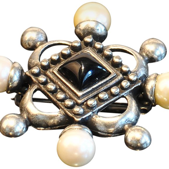 SATIN SILVER SQUARE PIN WITH BLACK CABOCHON CENTER.CHOOSE: PEARL OR BLAC… - Picture 1 of 3